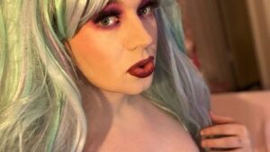 Read more about the article Adelina Foxx